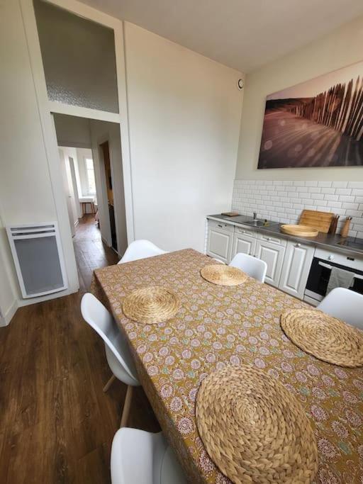 Le P'Tit Nid Apartment Parthenay Ngoại thất bức ảnh